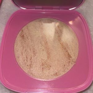 Barbie colourpop highlighter
